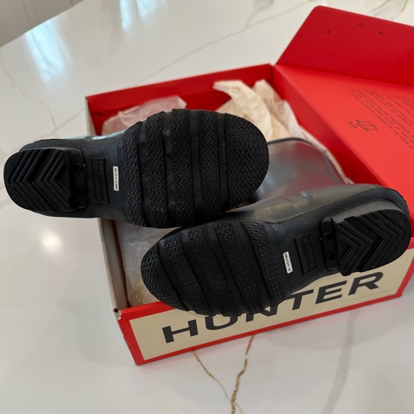 Hunter Kids Boots in Black - Picture 3 of 6